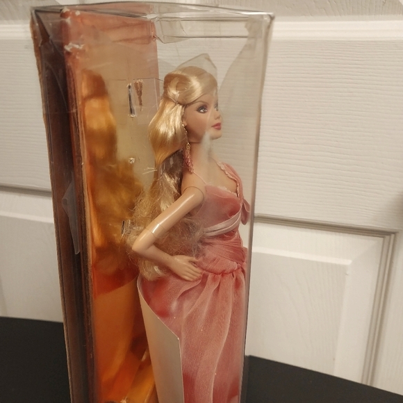 Barbie 2008 Collector Doll - Picture 9 of 9